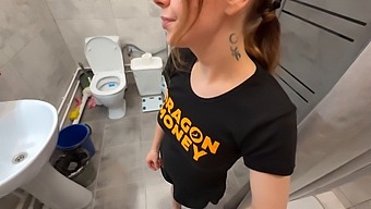 继姐发现了我的秘密,现在准备更进一步了。