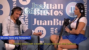 Salome Gil的私密地带在播客中被迷人的侏儒Juan Bustos大力插入