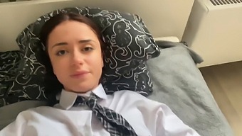 穿校服的继妹和我前男友做爱
