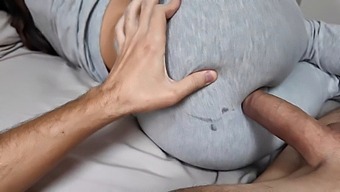 继母和她的继子在一张床上的惊人遭遇