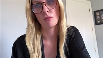 女友的妈妈是性教育的专业人士,由最优秀的教授