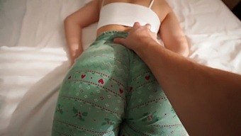 俄罗斯金发美女在按摩中得到了惊喜